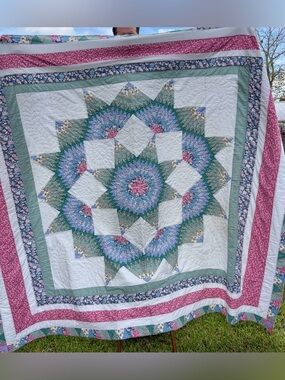 Vintage Handmade Star Quilt 84x96 – Floral Patchwork Queen Quilt